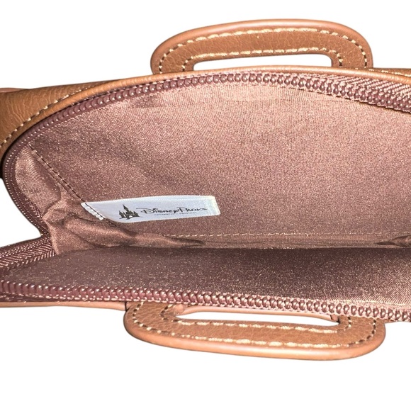 $35 BRAND NEW - AUTHENTIC DISNEY World Traveler Hand Purse - No Straps - Picture 2 of 3